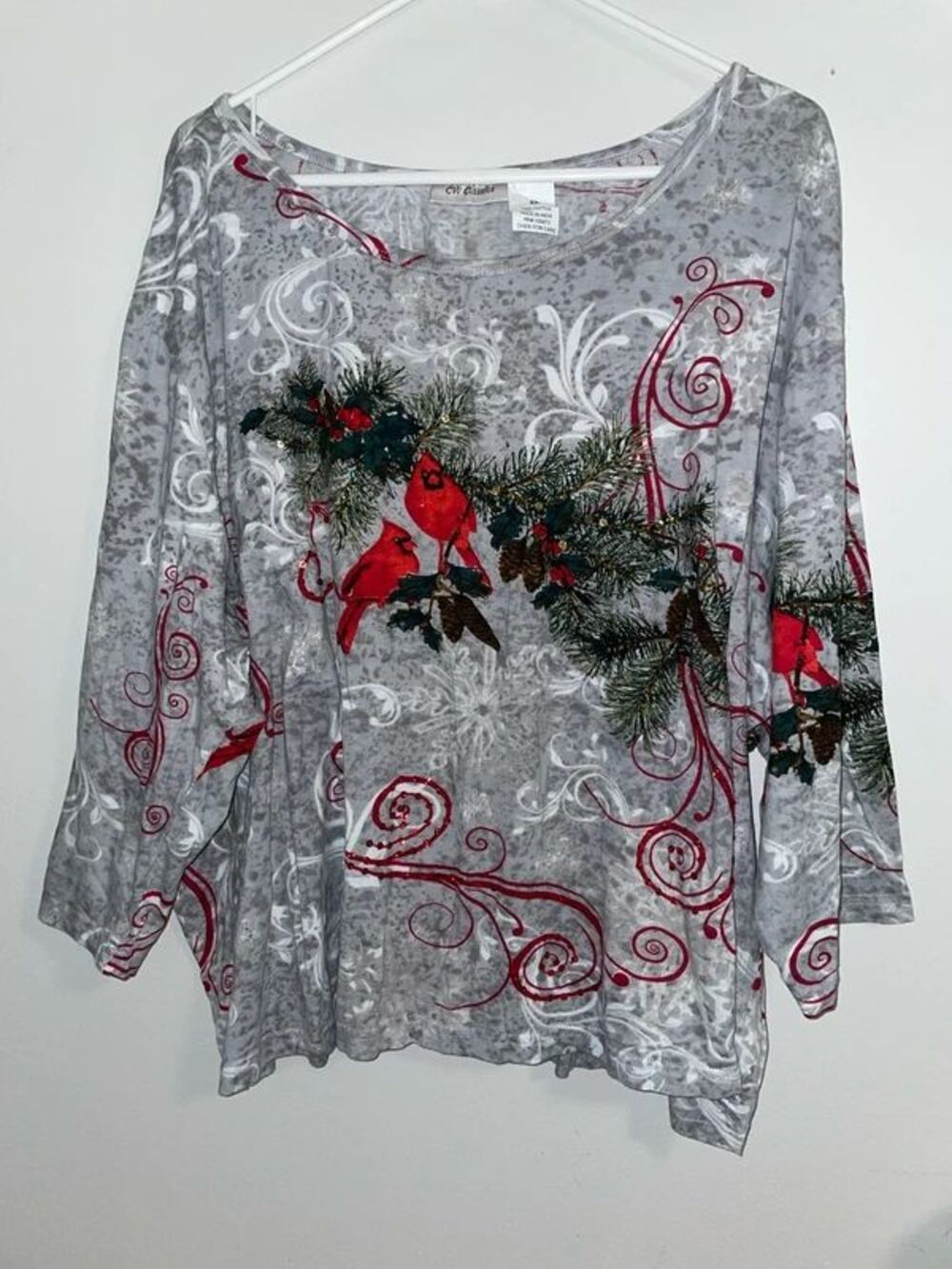 CW Classics, women’s 4X top with Cardinals & Evergreen Scenery